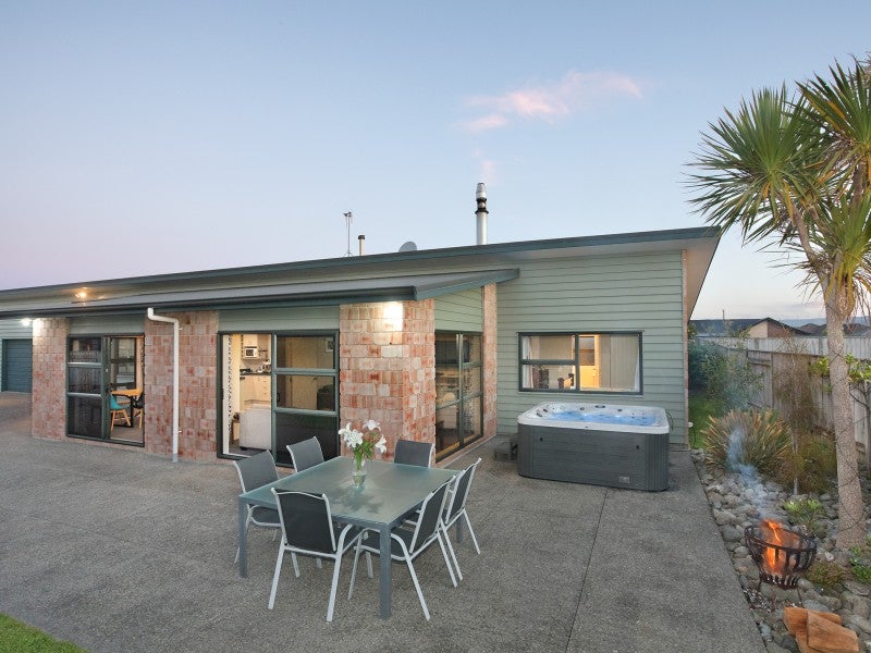24 Geneva Terrace, Kelvin Grove, Palmerston North - Carousel 1