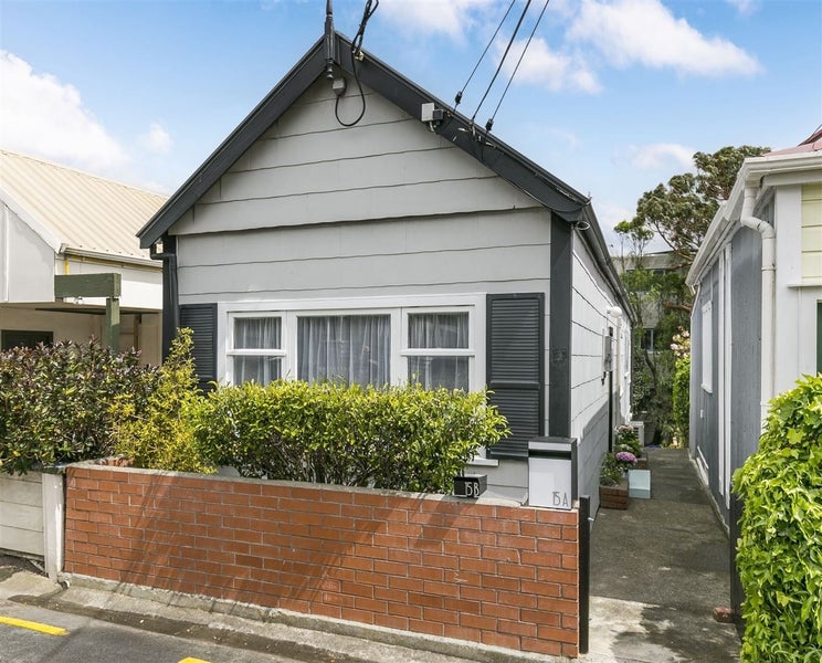 15 Moir Street, Mount Victoria, Wellington - Carousel 1