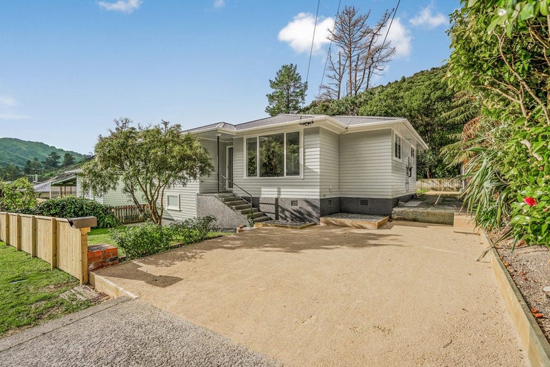 25 Sunny Grove, Wainuiomata, Lower Hutt - Carousel 1