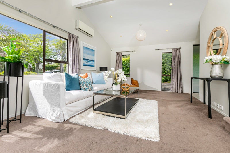 1/3 Aotearoa Terrace, Murrays Bay, Auckland - Carousel 1