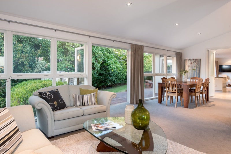 7 Christensen Place, Forrest Hill, Auckland - Carousel 1