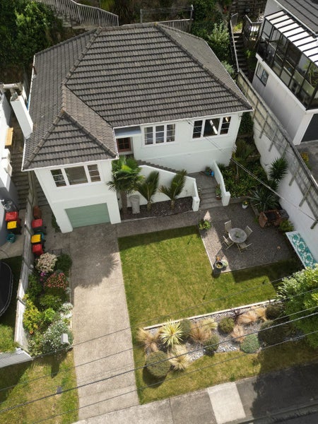 9 David Crescent, Karori, Wellington - Carousel 2