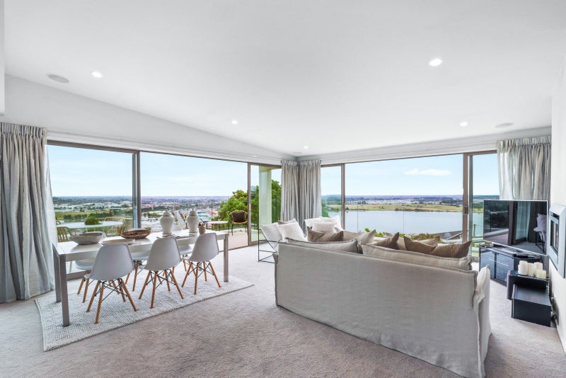 320 Cannon Hill Crescent, Mount Pleasant, Christchurch - Carousel 2