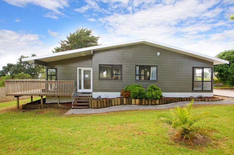 13 Balwyn Place, Clendon Park, Auckland - Carousel 2
