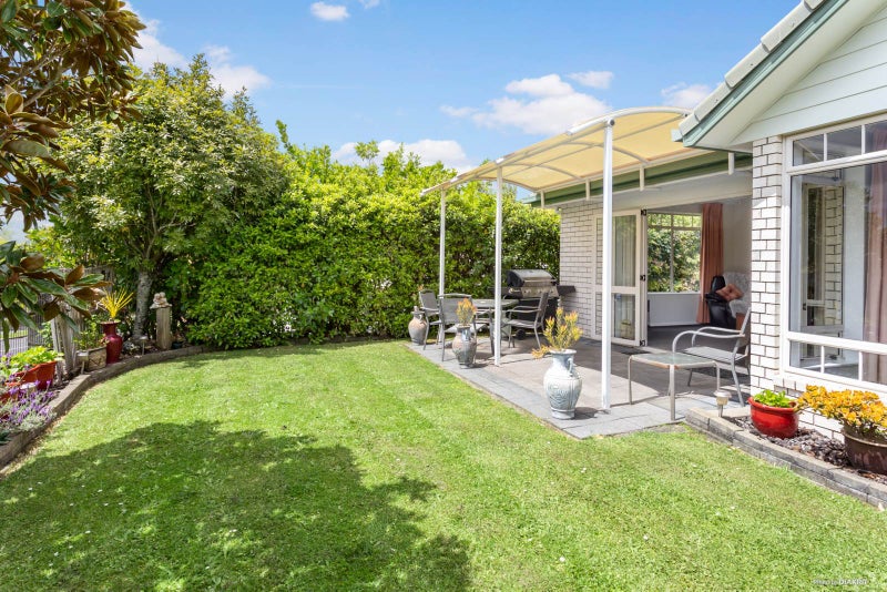 4 Regents Park Place, Westgate, Auckland - Carousel 2