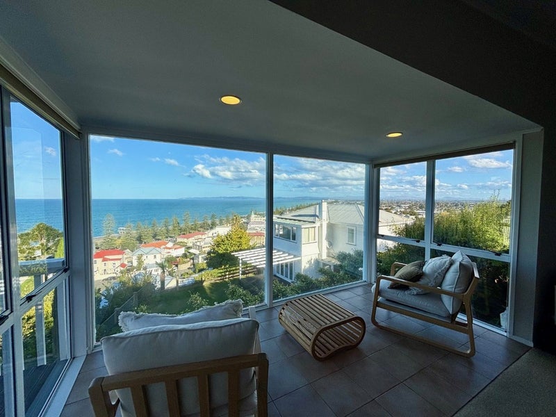 1B Onslow Road, Bluff Hill, Napier - Carousel 1