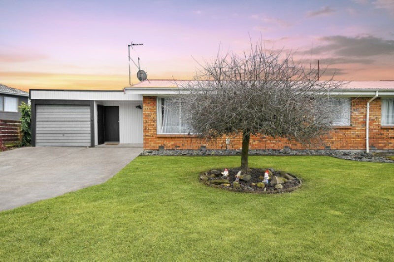 10 Hibiscus Avenue, Hamilton Lake, Hamilton - Carousel 1