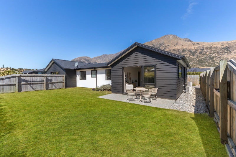 6 Northbrook Place, Lower Shotover, Queenstown - Carousel 2
