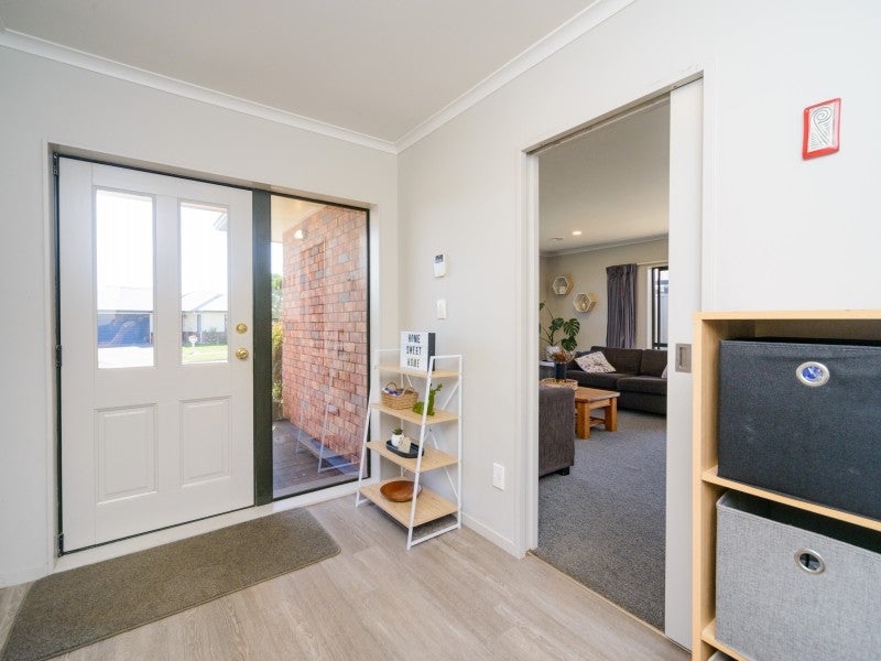 18 Daniel Place, Kelvin Grove, Palmerston North - Carousel 2