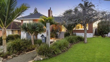 11 Dudding Avenue, Northcote, Auckland - Carousel 1