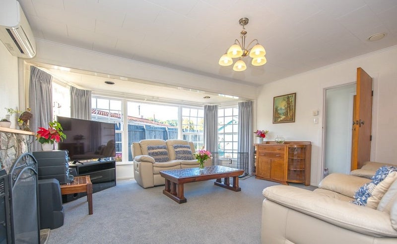35 Mountbatten Grove, Clouston Park, Upper Hutt - Carousel 1