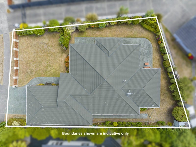 17 Quadrant Heights, Paraparaumu - Carousel 21