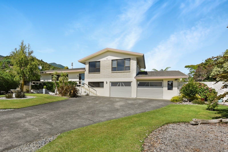 3 Bayview Drive, Waikawa, Picton - Carousel 1