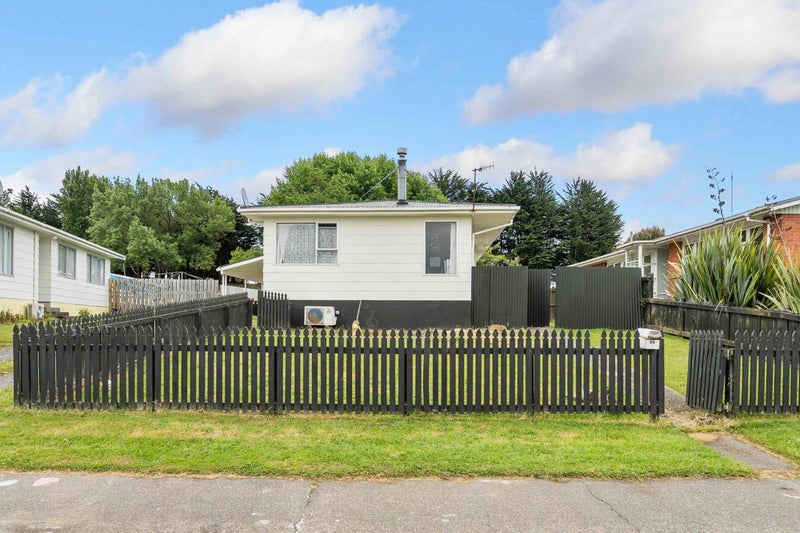 54 Lauder Crescent, Heidelberg, Invercargill - Carousel 1