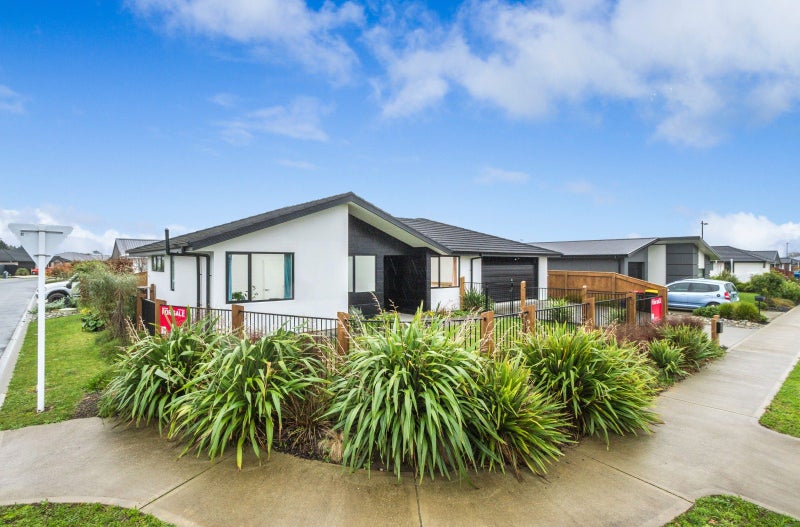 28 Summersfield Boulevard, Appleby, Richmond - Carousel 2