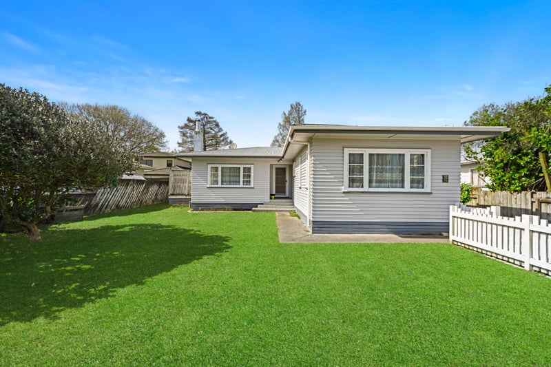 16 Vardon Road, St Andrews, Hamilton - Carousel 1