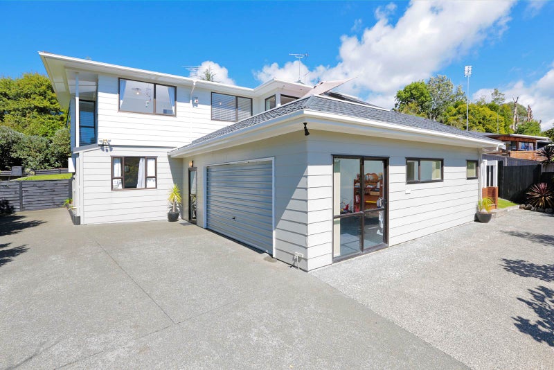 14 Sandiacre Way, Browns Bay, Auckland - Carousel 1