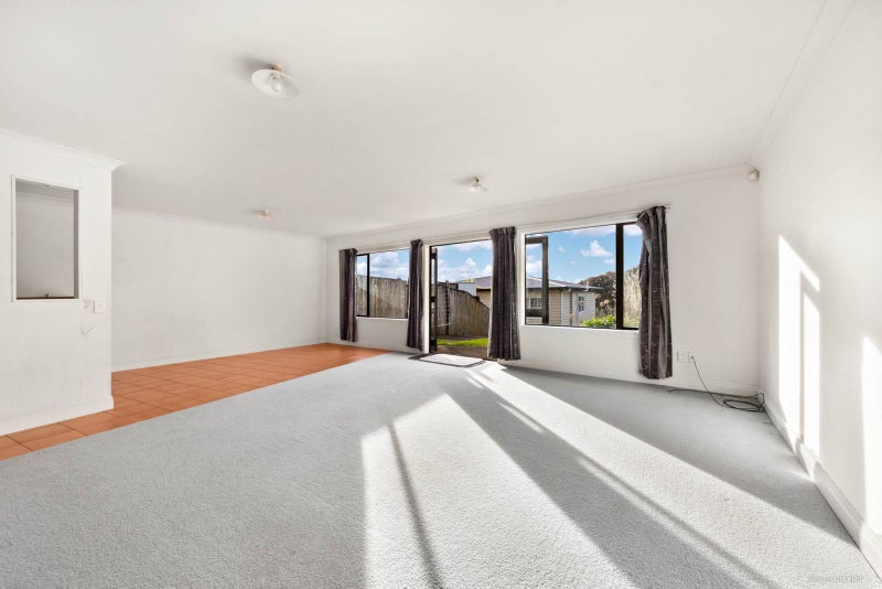 52 Earnslaw Crescent, Clover Park, Auckland - Carousel 2