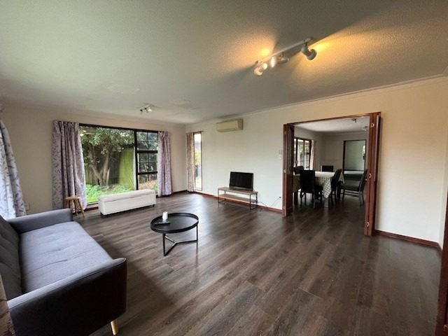 5 Broadfell Avenue, Avonhead, Christchurch - Carousel 2