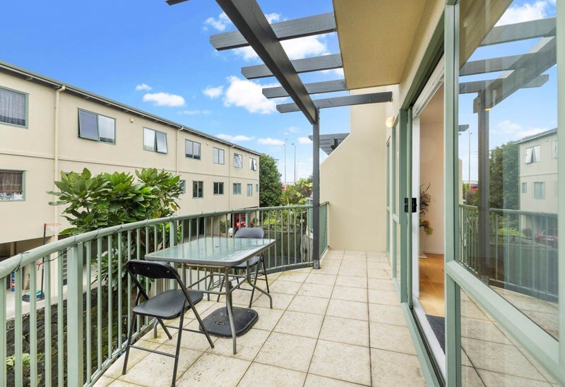 21/2 Onehunga Harbour Road, Onehunga, Auckland - Carousel 1