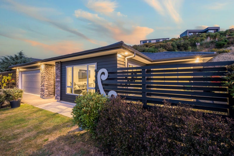 34 Margaret Shields Avenue, Aotea, Porirua - Carousel 1