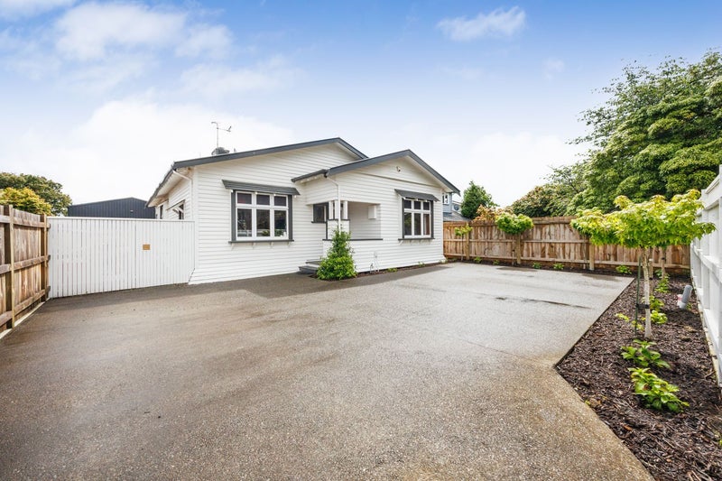 16 Annandale Avenue, Takaro, Palmerston North - Carousel 1