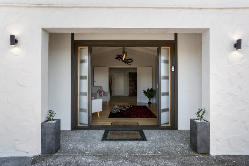 15 Walter Strevens Drive, Conifer Grove, Takanini - Carousel 1