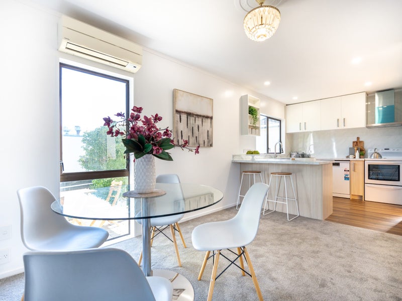 55 Beazley Avenue, Paparangi, Wellington - Carousel 2