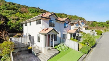 77 Woodhouse Avenue, Karori, Wellington - Carousel 1