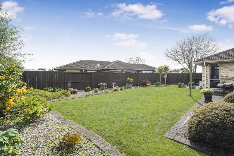 20 Newfield Drive, Fairview Downs, Hamilton - Carousel 2