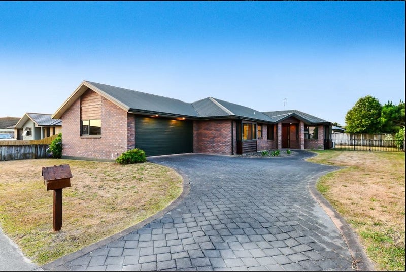 8 Magellan Rise, Flagstaff, Hamilton - Carousel 1