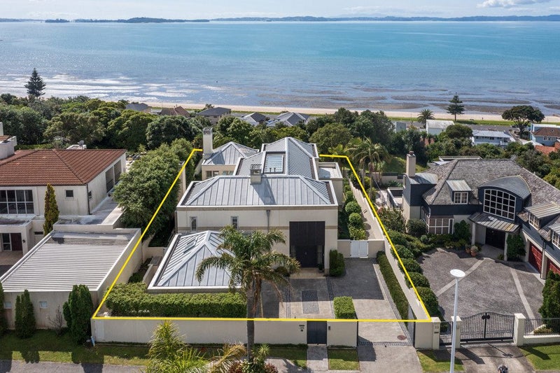 35 Quedley Court, Eastern Beach, Auckland - Carousel 2