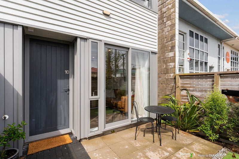 10/24 Princess Terrace, Newtown, Wellington - Carousel 2