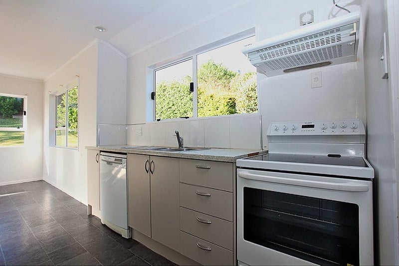 11 Sispara Place, Beach Haven, Auckland - Carousel 2