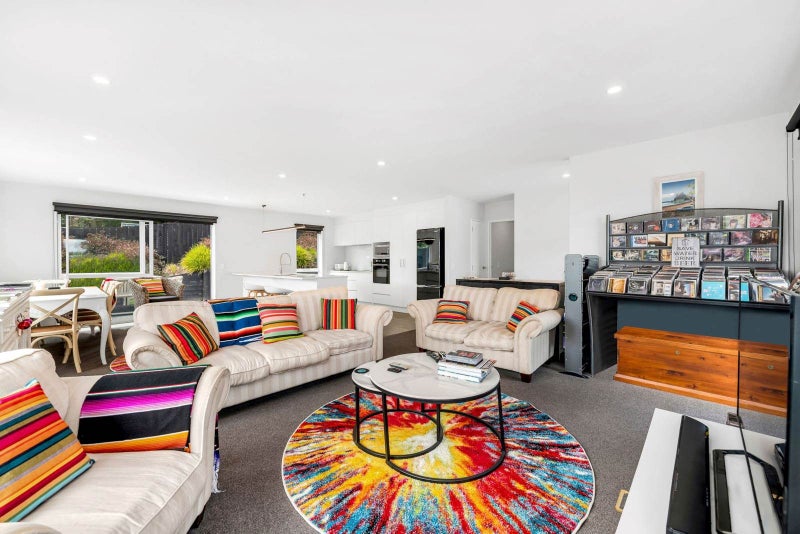 8 Seventh View Avenue, Beachlands, Auckland - Carousel 2