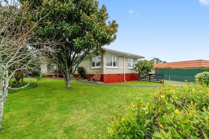 20 Joyce Street, Pahurehure, Papakura - Carousel 1