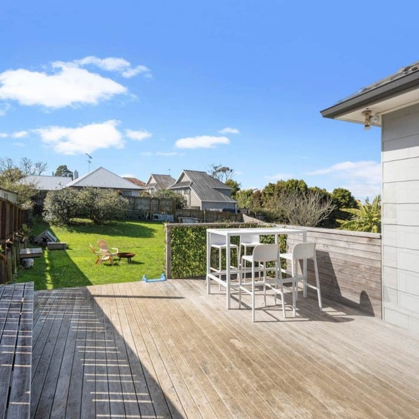 60 Castledine Crescent, Glen Innes, Auckland - Carousel 2