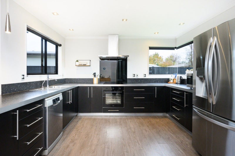 24 Branigan Parade, Kelvin Grove, Palmerston North - Carousel 2