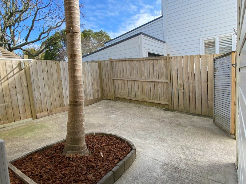 2/26 Princes Street, Northcote Point, Auckland - Carousel 2