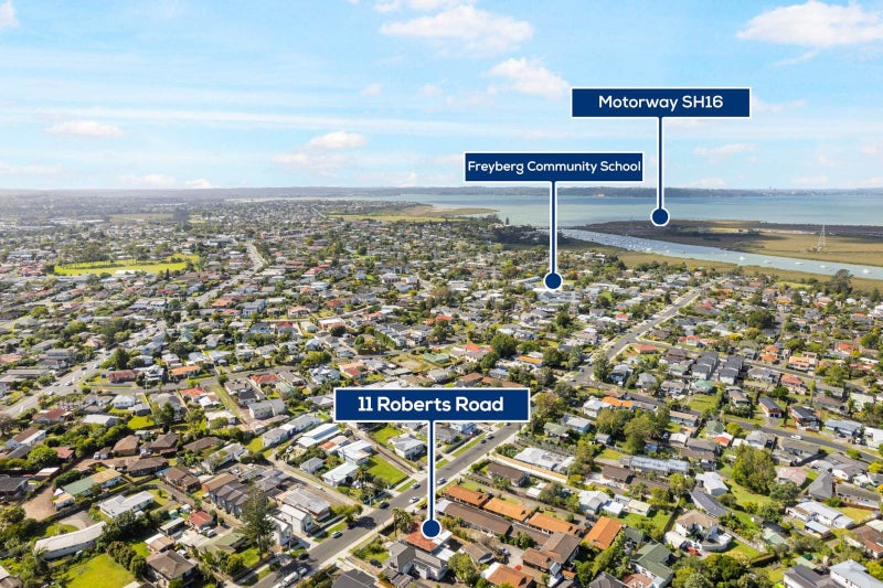 11 Roberts Road, Te Atatu South, Auckland - Carousel 1