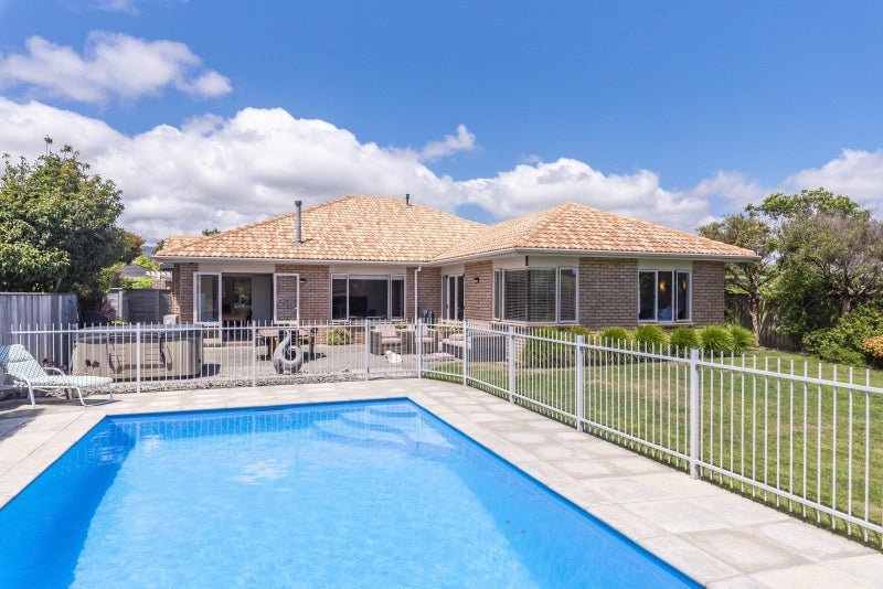 12 Regent Drive, Paraparaumu Beach, Paraparaumu - Carousel 1
