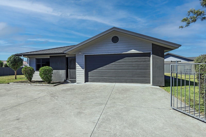 13 Chatham Mews, Flaxmere, Hastings - Carousel 1