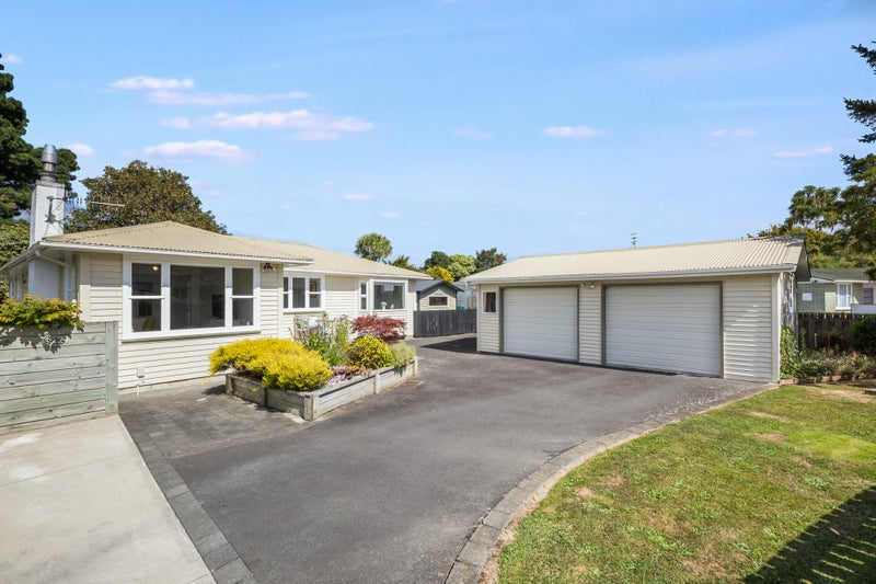 21 Burns Grove, Trentham, Upper Hutt - Carousel 1