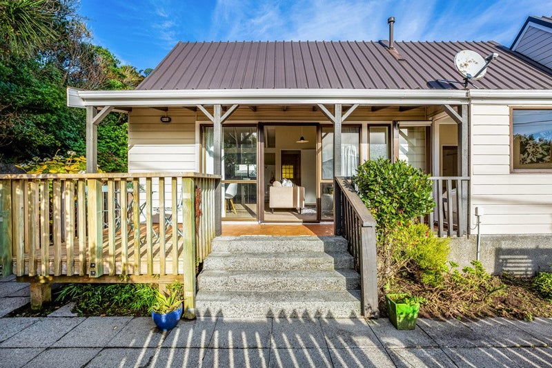 35B Duthie Street, Karori, Wellington - Carousel 1