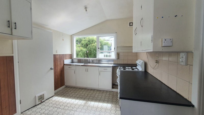 114 Brougham Street, Mount Victoria, Wellington - Carousel 1