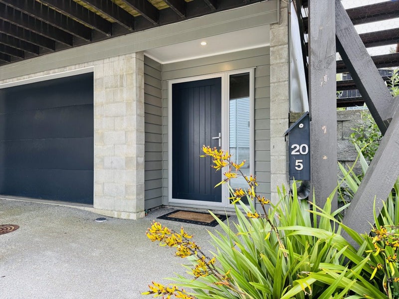 5/20 Glanmire Road, Newlands, Wellington - Carousel 1
