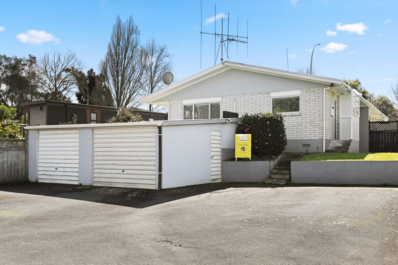 11A Lorraine Place, Glenview, Hamilton - Carousel 2