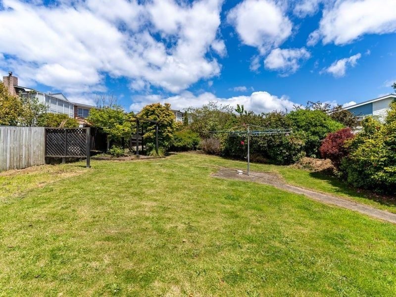 10 Kinmont Crescent, Kinmont Park, Mosgiel - Carousel 18