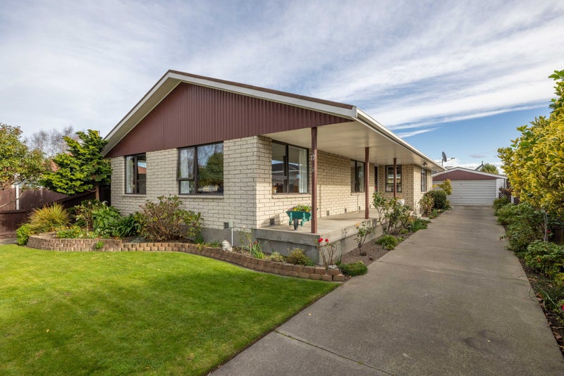 17 Salford Avenue, Redwood, Christchurch - Carousel 2