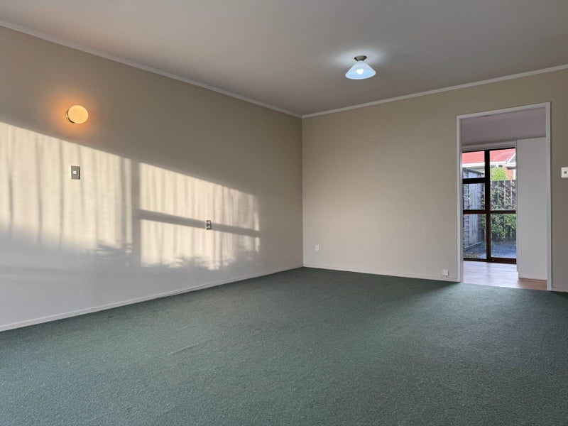 2/14 New Windsor Road, Avondale, Auckland - Carousel 2